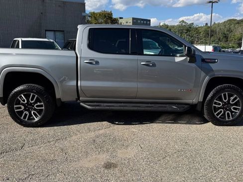 Used 2025 GMC Sierra 1500 AT4 w/ AT4 Premium Package AWD/4WD image 7