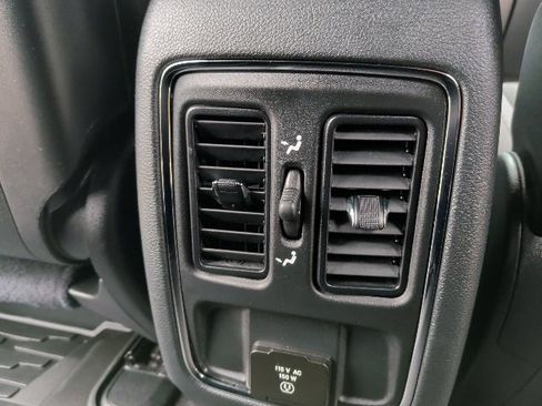 Used 2019 Jeep Grand Cherokee Laredo image 20