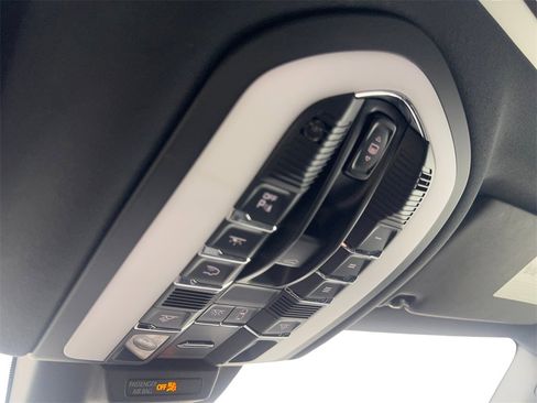 Used 2023 Porsche Macan image 72