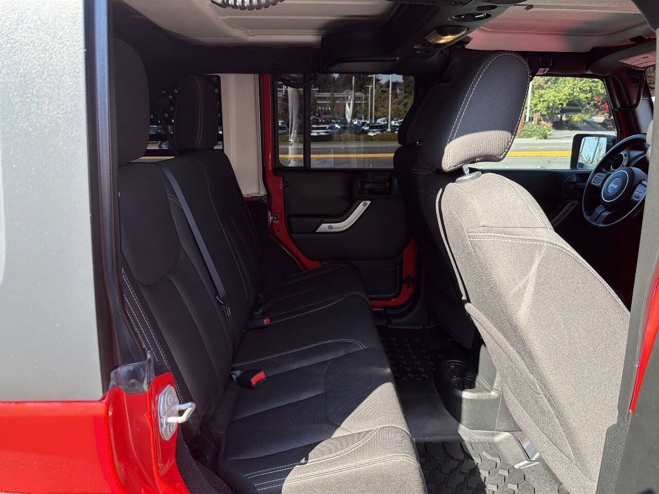 Used 2017 Jeep Wrangler Unlimited Sahara AWD/4WD image 28