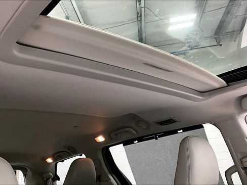 Used 2013 Toyota Sienna XLE image 19