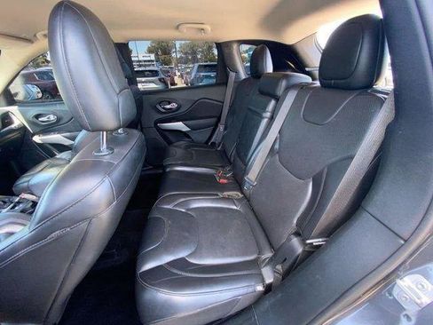 Used 2018 Jeep Cherokee Overland AWD/4WD image 6