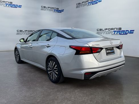 Used 2024 Nissan Altima 2.5 SV image 7