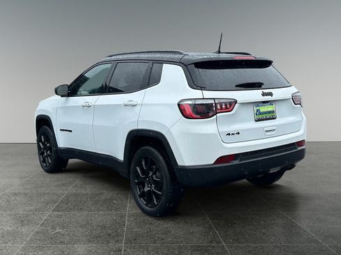 Used 2022 Jeep Compass Latitude AWD/4WD image 7