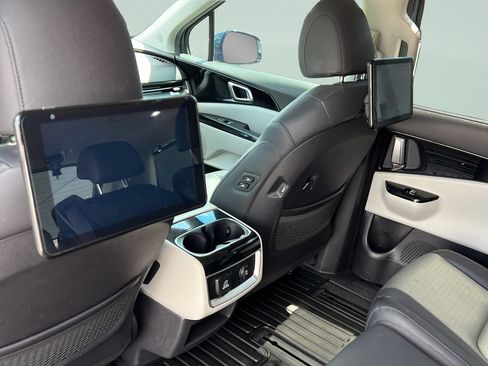 Used 2023 Kia Carnival SX Prestige FWD image 14