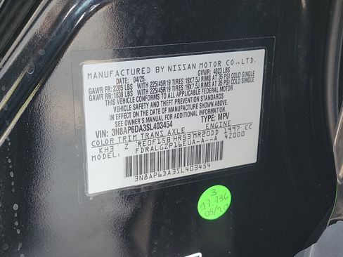 Certified 2025 Nissan Kicks SR FWD image 32