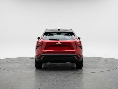 Used 2025 Chevrolet Trax LT FWD image 7
