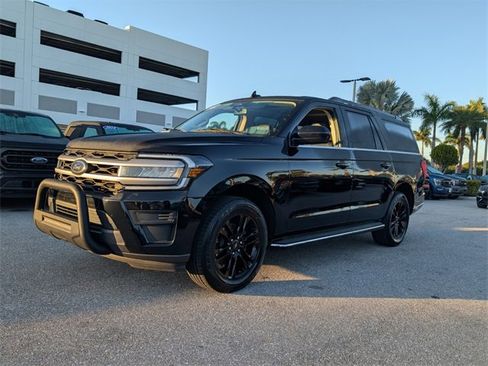 Certified 2022 Ford Expedition Max XLT image 3