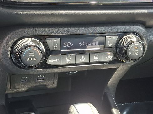Used 2023 Nissan Kicks SR w/ SR Premium Package FWD image 15