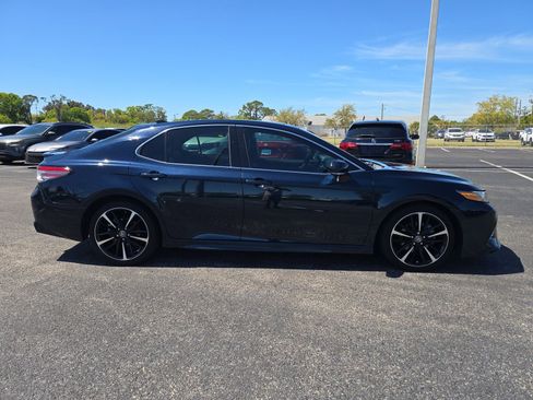 Used 2019 Toyota Camry XSE FWD image 3
