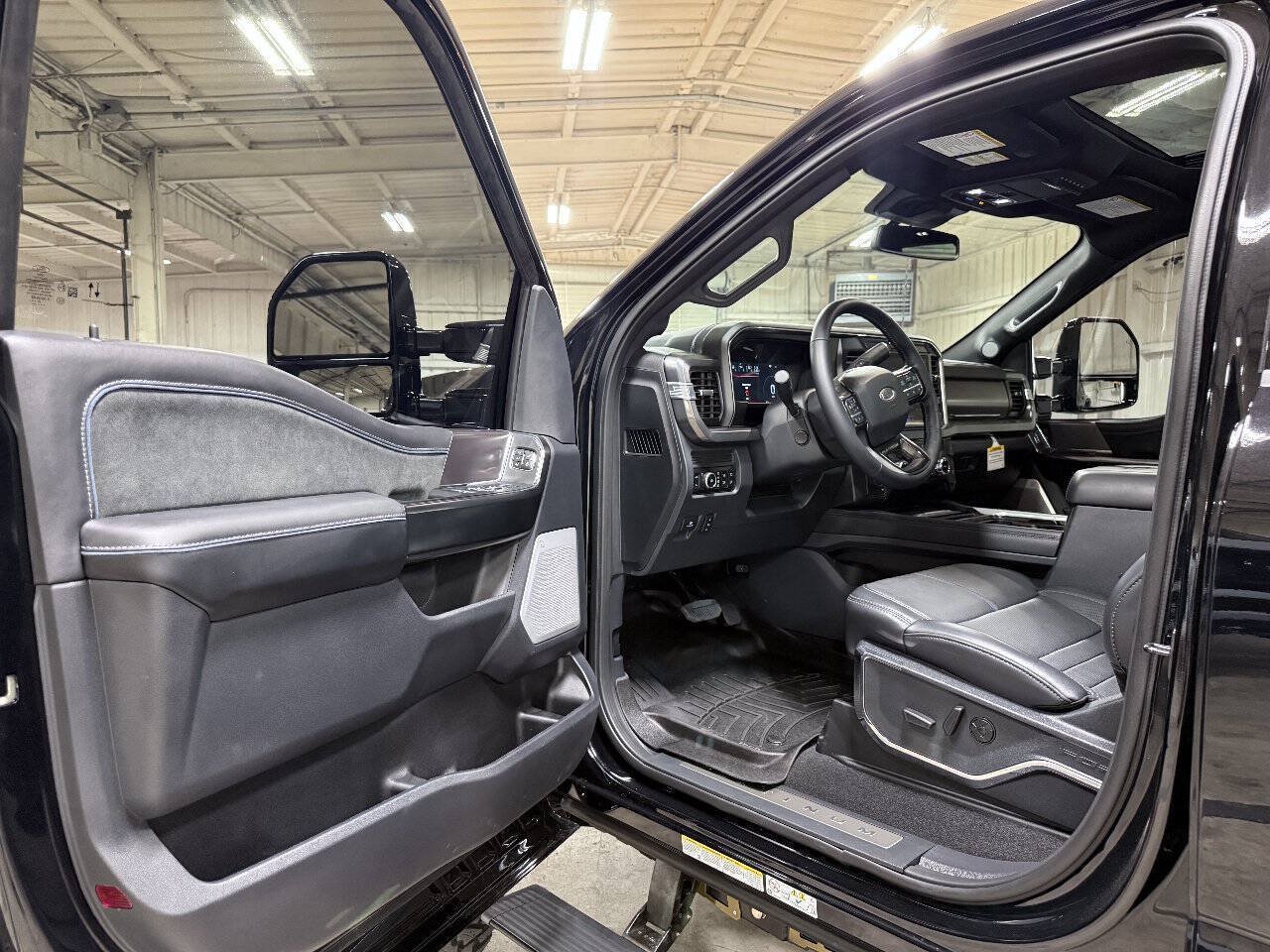 Used 2026 Ford F450 Platinum w/ FX4 Off-Road Package AWD/4WD image 51