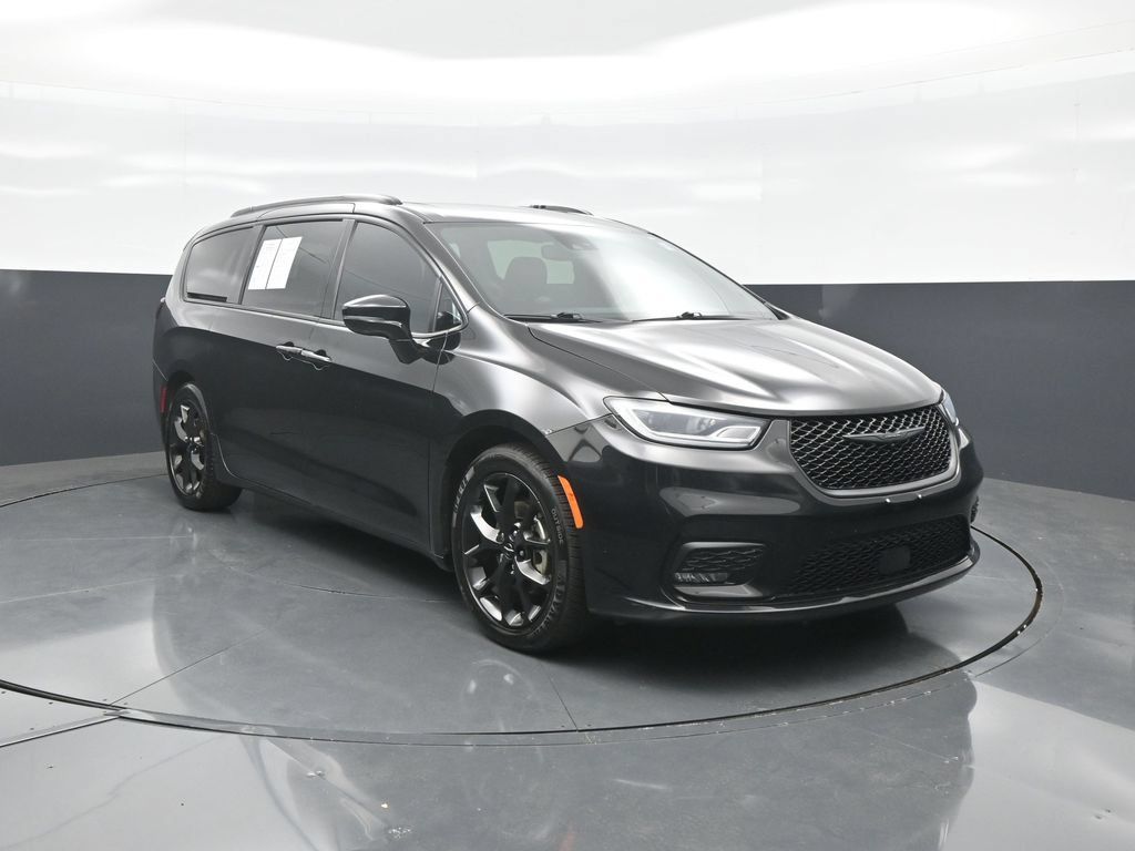 Used 2025 Chrysler Pacifica Limited FWD image 1