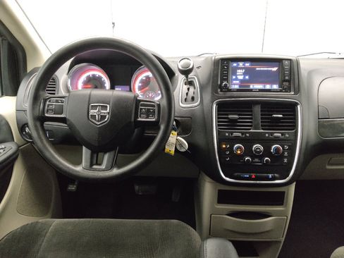 Used 2018 Dodge Grand Caravan SE w/ UConnect Hands-Free Group FWD image 22
