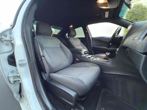 Used 2018 Dodge Charger SXT w/ Blacktop Package image 37