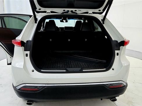 Used 2021 Toyota Venza Limited image 21