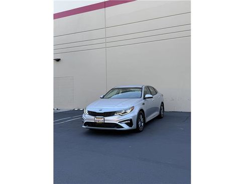 Used 2020 Kia Optima LX image 3