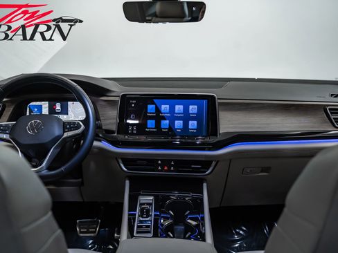 Used 2024 Volkswagen Atlas SEL Premium R-Line image 46