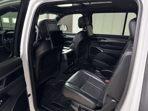 Used 2024 Jeep Wagoneer Series II image 12