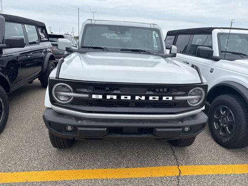 New 2026 Ford Bronco Outer Banks AWD/4WD image 4