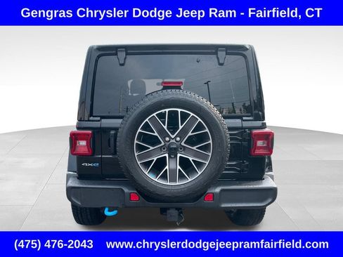 Used 2023 Jeep Wrangler Unlimited Sahara w/ Cold Weather Group AWD/4WD image 6