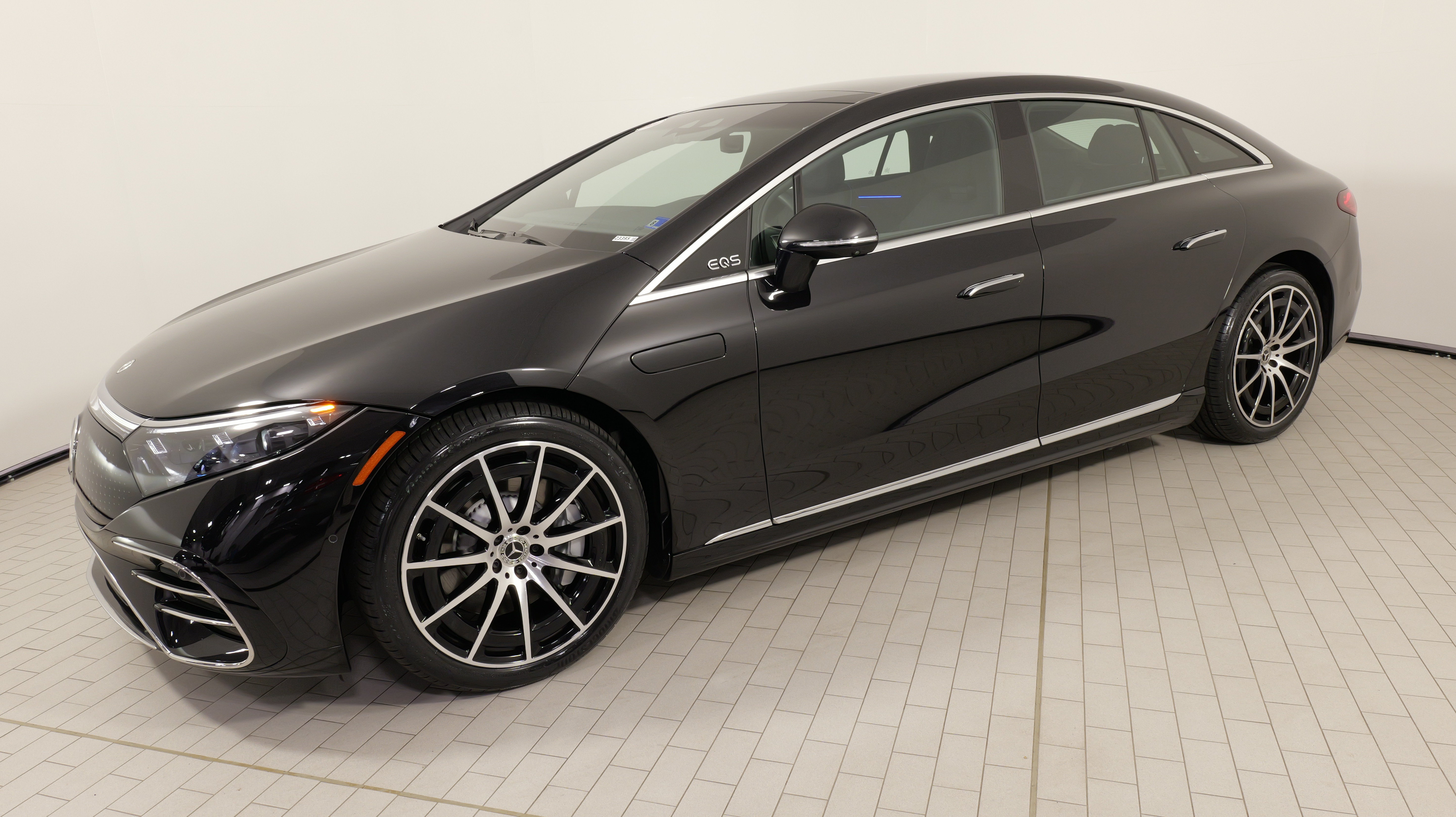 Used 2023 Mercedes-Benz EQS 580 4MATIC Sedan image 1