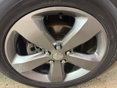 Used 2014 Jeep Grand Cherokee Overland w/ Advanced Technology Group image 38