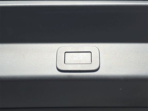 Certified 2023 Land Rover Range Rover Sport SE image 13