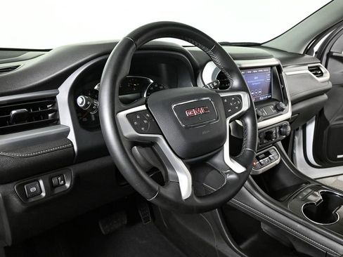 Used 2023 GMC Acadia SLT image 4