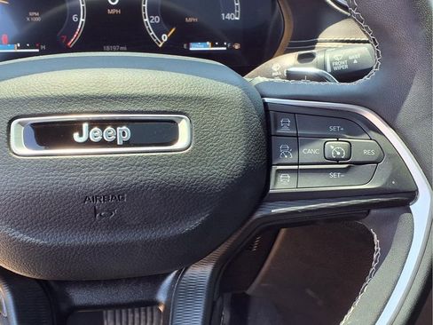 Used 2024 Jeep Grand Cherokee L Altitude AWD/4WD image 7