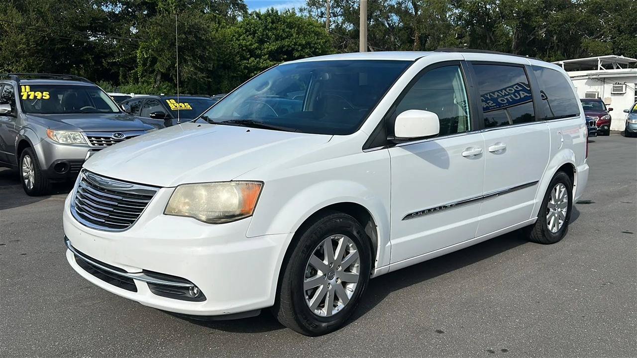 Used 2016 Chrysler Town & Country Touring FWD image 14