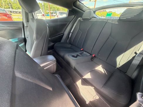 Used 2017 Hyundai Veloster Value Edition image 25