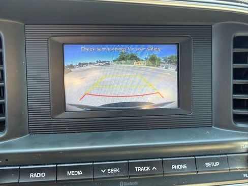 Used 2020 Hyundai Elantra SE FWD image 13