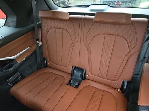Used 2025 BMW X7 M60i AWD/4WD image 19