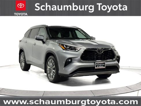 Used 2024 Toyota Highlander Platinum image 1