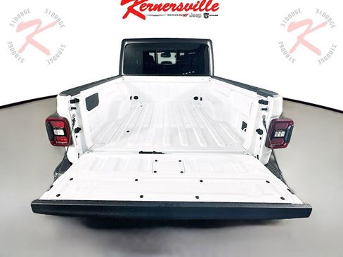 New 2026 Jeep Gladiator Mojave image 14