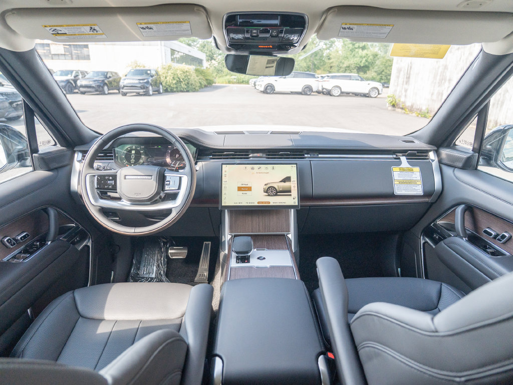 New 2026 Land Rover Range Rover Long Wheelbase SE AWD/4WD image 16