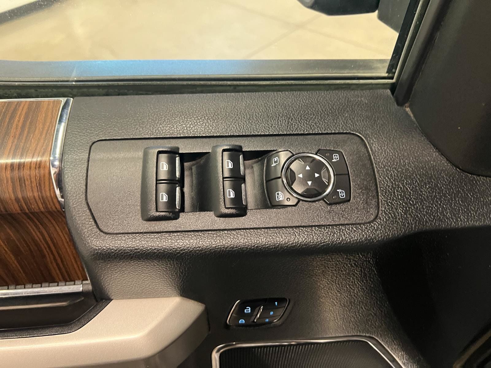 Used 2016 Ford F150 Lariat w/ Equipment Group 502A Luxury AWD/4WD image 25