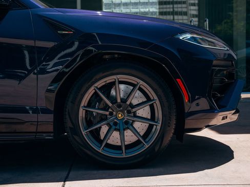 Used 2025 Lamborghini Urus SE AWD/4WD image 9