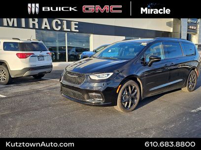Used 2025 Chrysler Pacifica Limited