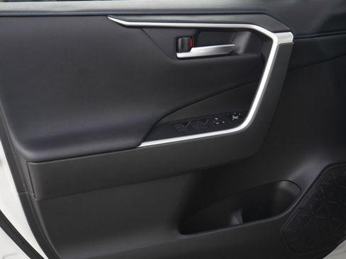 Used 2020 Toyota RAV4 XSE image 21