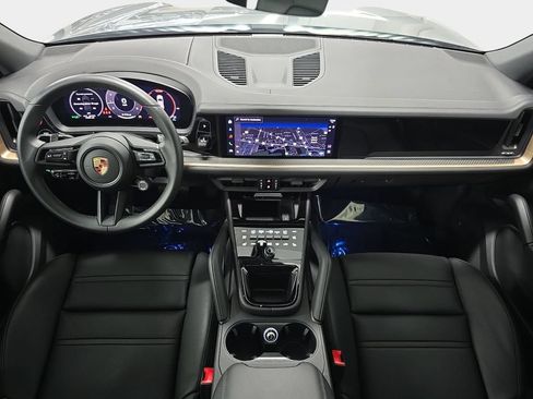 Certified 2024 Porsche Cayenne AWD/4WD image 12