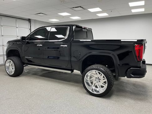 Used 2023 GMC Sierra 1500 Denali Ultimate AWD/4WD image 7