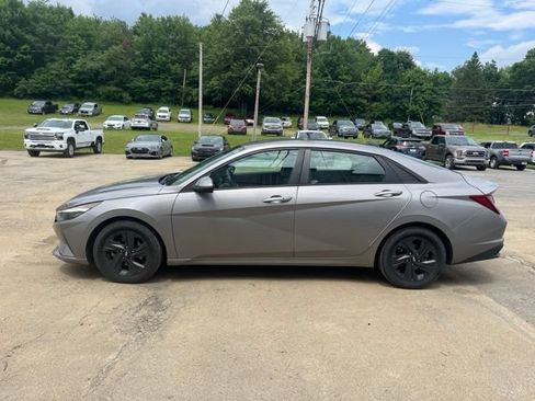 Used 2021 Hyundai Elantra SEL FWD image 9