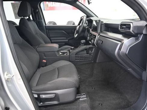 Used 2025 Toyota 4Runner SR5 AWD/4WD image 11