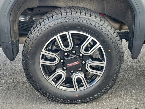 Used 2022 GMC Sierra 2500 AT4 AWD/4WD image 6