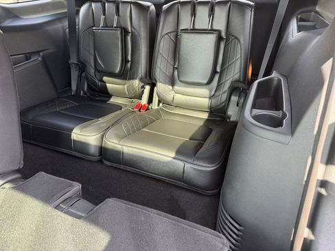 Used 2018 Ford Explorer Platinum image 14