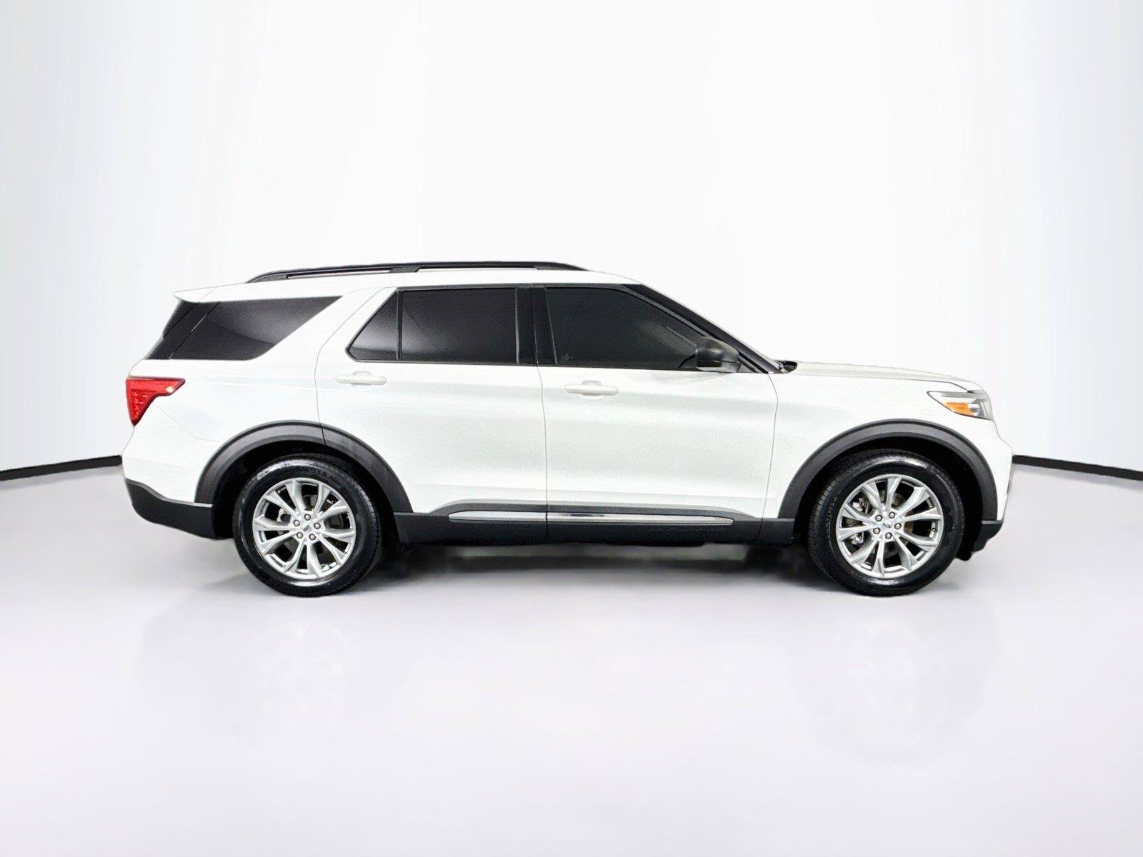 Used 2020 Ford Explorer XLT w/ Equipment Group 202A RWD image 10