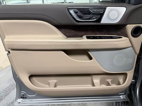 Used 2024 Lincoln Navigator Reserve AWD/4WD image 8