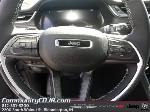 New 2025 Jeep Grand Cherokee Limited image 13