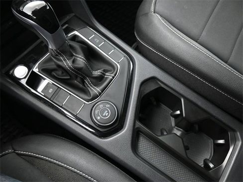 Used 2024 Volkswagen Taos SE image 33